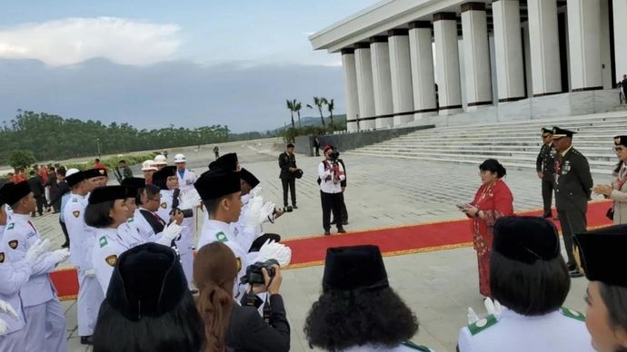 76 Pelajar Bertugas Kibarkan Bendera Sang Saka Merah di IKN