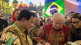 Momen Hangat Prabowo dan Presiden Brasil Lula Rayakan Ulang Tahun Bersama di Istana
