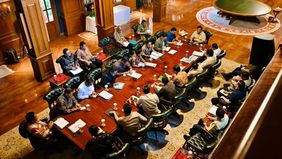 Presiden Prabowo Subianto memanggil sejumlah menteri Kabinet Merah Putih ke kediaman pribadinya di Hambalang, Bogor, pada Minggu, 14 Desember 2025. 