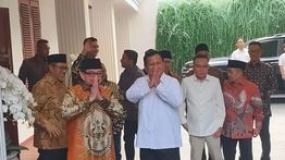 Sambut Ketua Dewan Syuro PKS Salim Segaf, Prabowo: Kawan Lama Ketemu Lagi