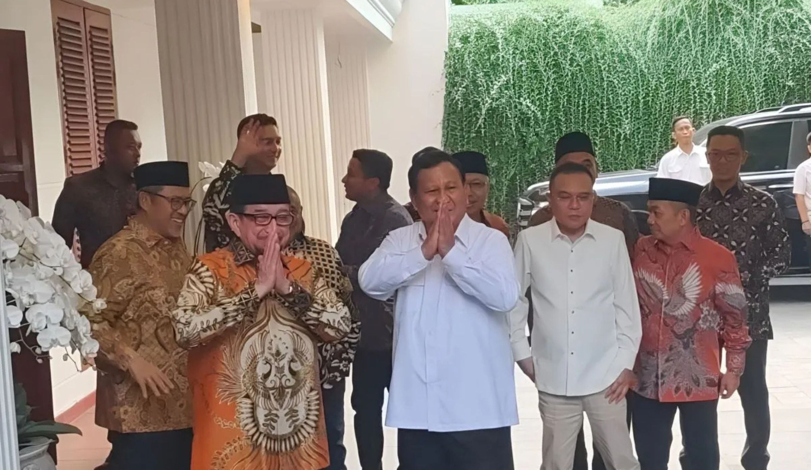 Prabowo Subianto Sambut Kedatangan Ketua Dewa Syuro PKS <b>(ANTARA)</b>