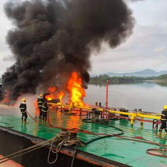 8 Orang Tewas Dalam Kebakaran Kapal Minyak di Kotapraja Dawei