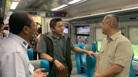 Menteri Perhubungan Dudy Purwagandhi bersama Sekretaris Kabinet Teddy Indra Wijaya mengecek dan meninjau langsung Stasiun Gambir, Jakarta Pusat dalam rangka persiapan menghadapi Angkutan Lebaran 2025.
