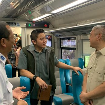 Jelang Angkutan Lebaran 2025, Menhub Dudy dan Seskab Teddy Cek Kesiapan Stasiun Gambir