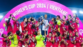 Ketua Umum PSSI, Erick Thohir memberikan ucapan selamat kepada para pemain Timnas Indonesia Putri yang berhasil menjadi juara Piala AFF 2024.