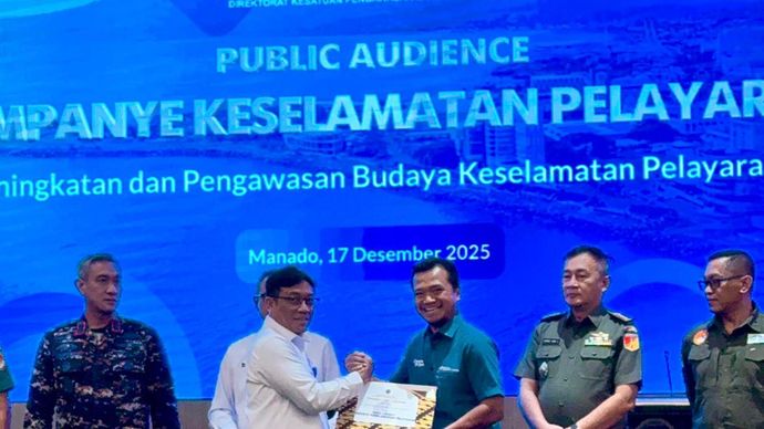 Salurkan Life Vest untuk Nelayan di Manado, PIS Terima Apresiasi dari Kementerian Perhubungan