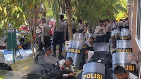 Kepolisian Resor Konawe Selatan (Konsel) telah menyiapkan 500 personel dalam sidang perdana guru honorer Sekolah Dasar Negeri (SDN) 4 yaitu Baito Supriyani di Pengadilan Negeri Andoolo