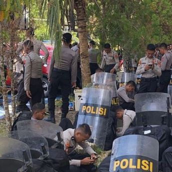 Polres Terjunkan 500 Personel di Sidang Perdana Guru Honorer di Konawe Selatan