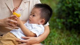 Ada sejumlah makanan yang bagus untuk memperlancar produksi ASI (Air Susu Ibu). Sebagian ibu-ibu seringkali ASInya tidak keluar saat hendak menyusui anak.