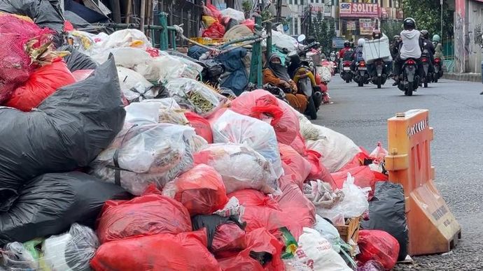 Ilustrasi - Tumpukan sampah di Pasar Ciputat, Tangerang Selatan. 