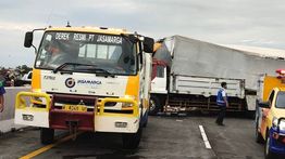 Kecelakaan di KM 77 Ruas Jalan Tol Pandaan-Malang, Petugas Lakukan Aksi Cepat Penanganan