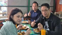 Momen Santai Purbaya Usai Tak Jadi Menkeu, Sarapan Kupat Tahu hingga Foto Bareng Warga