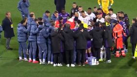 Gelandang Fiorentina, Eduardo Bove mengalami kolaps di atas lapangan saat menghadapi Inter Milan dalam lanjutan Serie A pada Senin dini hari tadi, 2 Desember 2024.