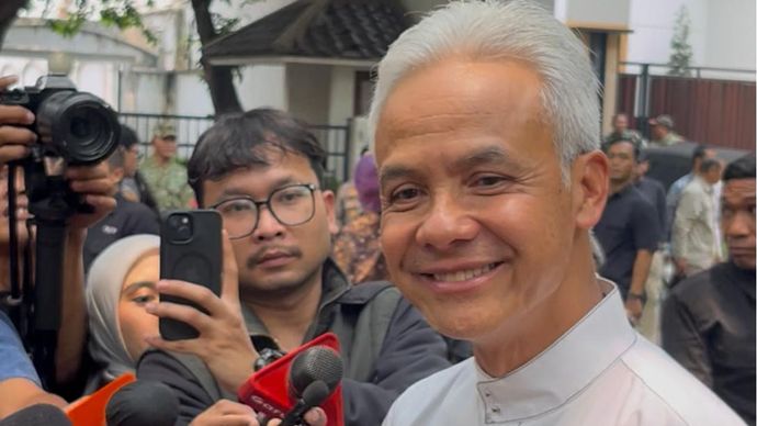 Ganjar Pranowo di rumah duka Guruh Soekarnoputra   