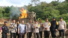 Kapolda Sumatera Barat, Irjen Suharyono langsung memimpin operasi pemberantasan tambahan ilegal di Kabupaten Solok Selatan usai penembakan AKP Ulil Ryanto yang dilakukan AKP Dadang Iskandar.