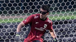 Kiper Timnas Emil Audero Latihan Perdana di Bali, Kacamata Hitam Curi Perhatian