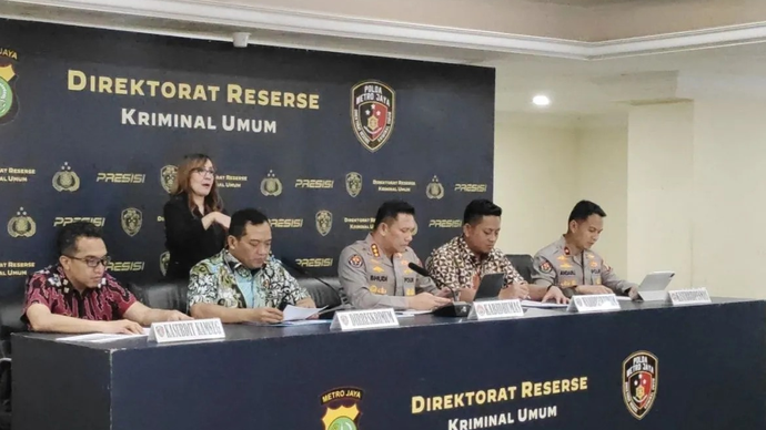 Konferensi pers keputusan penghentian penyidikan terhadap tiga orang tersangka, Egi Sudjana, Damai Hari Lubis, dan Rismon Hasiholan Sianipar dalam kasus laporan dugaan ijazah palsu Presiden ke-7 RI, Joko Widodo, Jumat (17/4/2026). ANTARA/Ilham Kausar