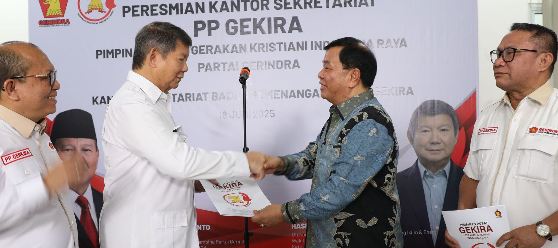  Hashim Djojohadikusumo dan Nurdin Tampubolon saat resmikan kantor sekretariat Gekira