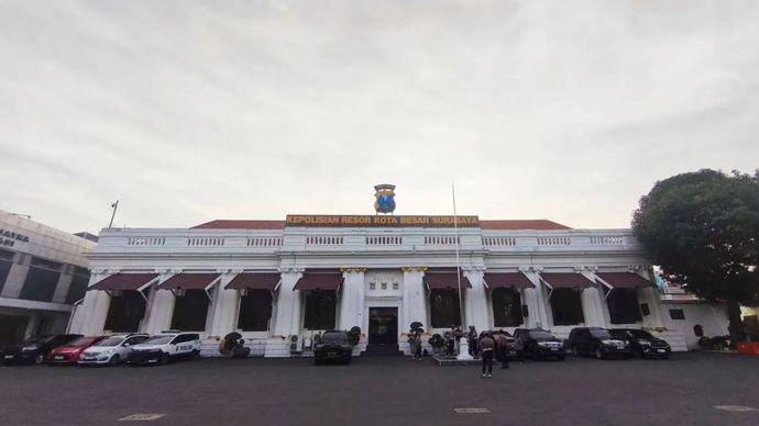 Arsip - Suasana kantor Kepolisian Resor Kota Besar (Polrestabes) Surabaya menjelang petang, di Jalan Sikatan, Surabaya, Jawa Timur, Jumat (8/5/2026).