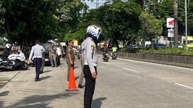 Pemerintah Provinsi (Pemprov) DKI Jakarta melalui Dinas Perhubungan (Dishub) DKI Jakarta menerapkan rekayasa lalu lintas di Jalan Puri Indah Raya, Jakarta Barat.
