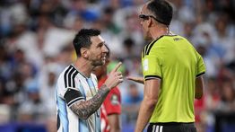 Momen Lionel Messi Adu Mulut dengan Wasit Asal Portugal Joao Pinheiro