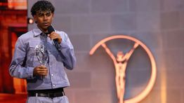 Lamine Yamal Samai Legenda Barcelona Usai Raih Trofi Laureus 2026