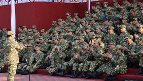 Presiden RI ke-8 Prabowo Subianto membuka giat pertama retreat Kabinet Merah Putih dengan sesi olahraga dan latihan baris berbaris bersama di Lapangan Sapta Marga, Akademi Militer Magelang, Jumat 25 Oktober 2024.