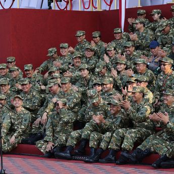 Buka Retreat, Prabowo Ajak Kabinet Merah Putih Olahraga dan Latihan Baris Berbaris