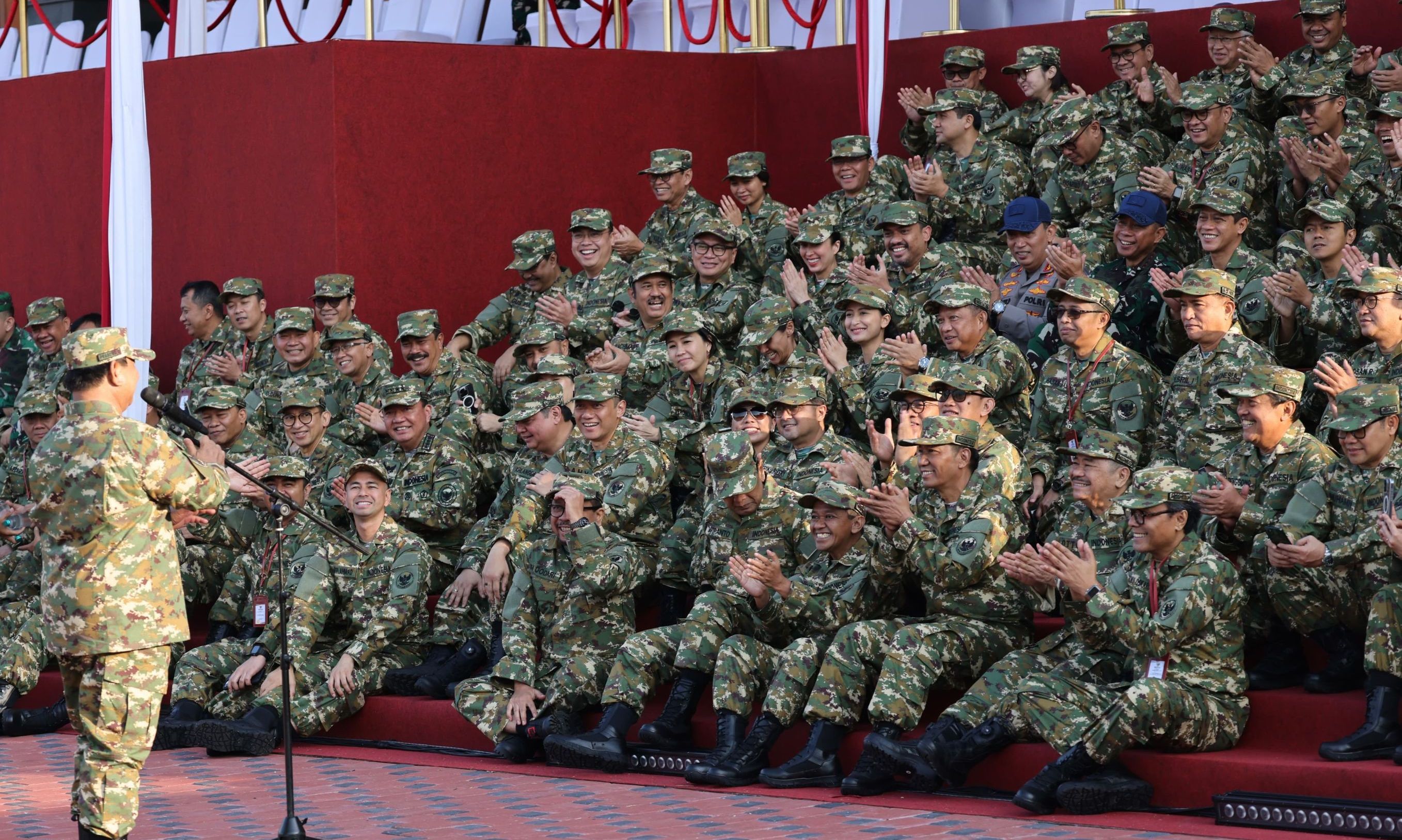 Buka Retreat, Prabowo Ajak Para Anggota Kabinet Olahraga dan Latihan Baris Berbaris <b>(Istimewa)</b>