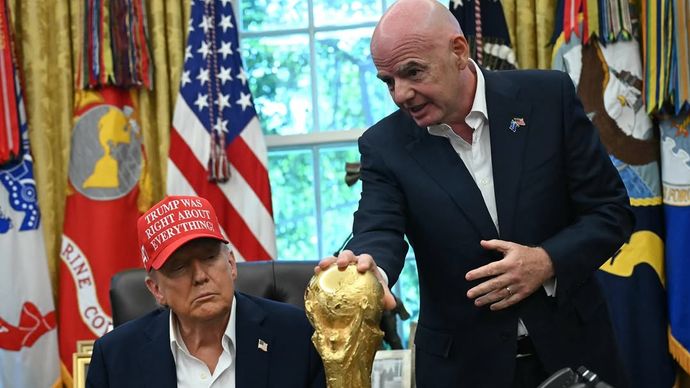 Donald Trump dan Gianni Infantino