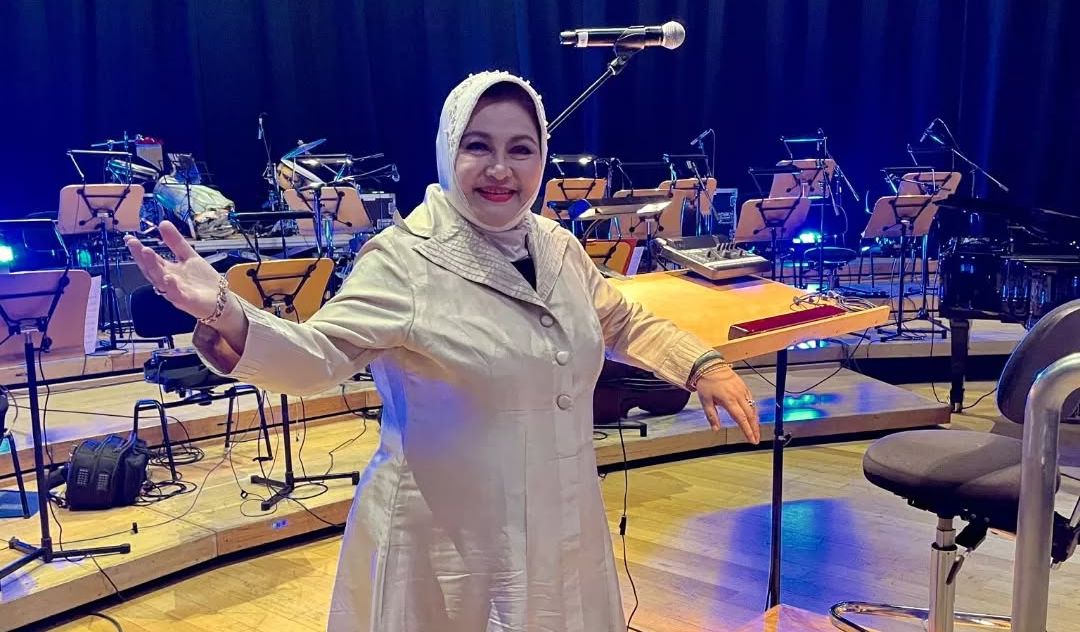 Emilia Contessa, <b>(IG: Emilia Contessa,)</b>