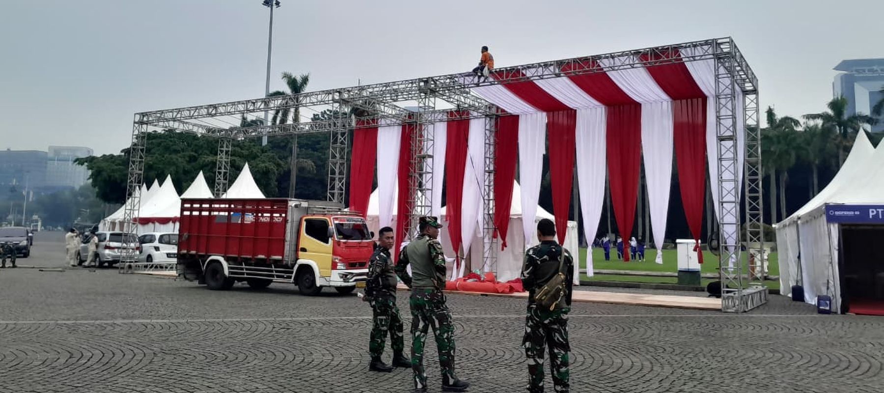 Persiapan HUT TNI di Monas