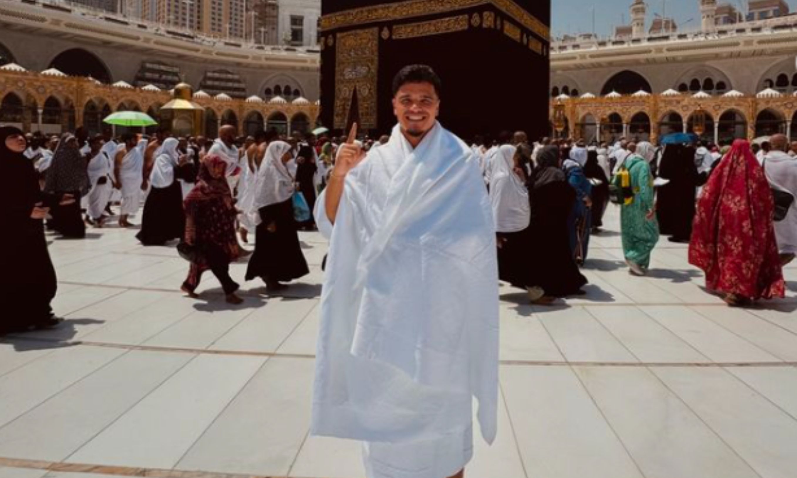 Momen Bintang Timnas Indonesia Ragnar Oratmangoen Jalani Ibadah Umrah <b>(IG: Ragnar Oratmangoen)</b>