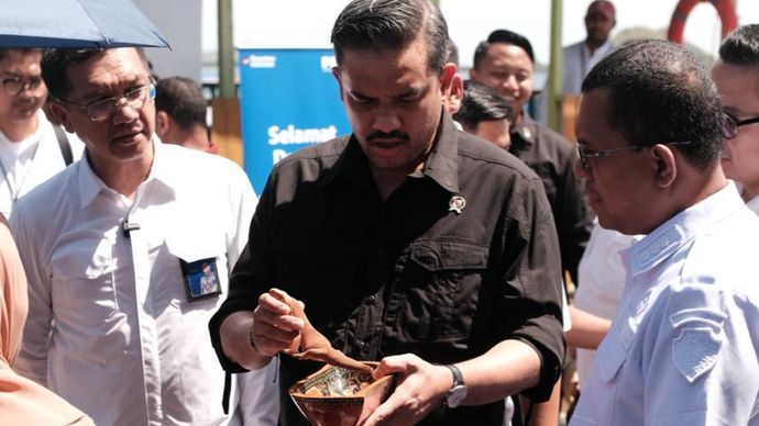 Menteri UMKM Maman Abdurrahman melakukan kunjungan kerja ke Pulau Rinca untuk menyapa masyarakat serta meninjau langsung program pemberdayaan yang dijalankan PNM.