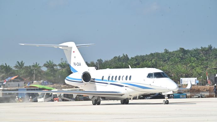 Pendaratan perdana pesawat jet berpenumpang di Bandara IKN, Kalimantan Timur, berlangsung mulus