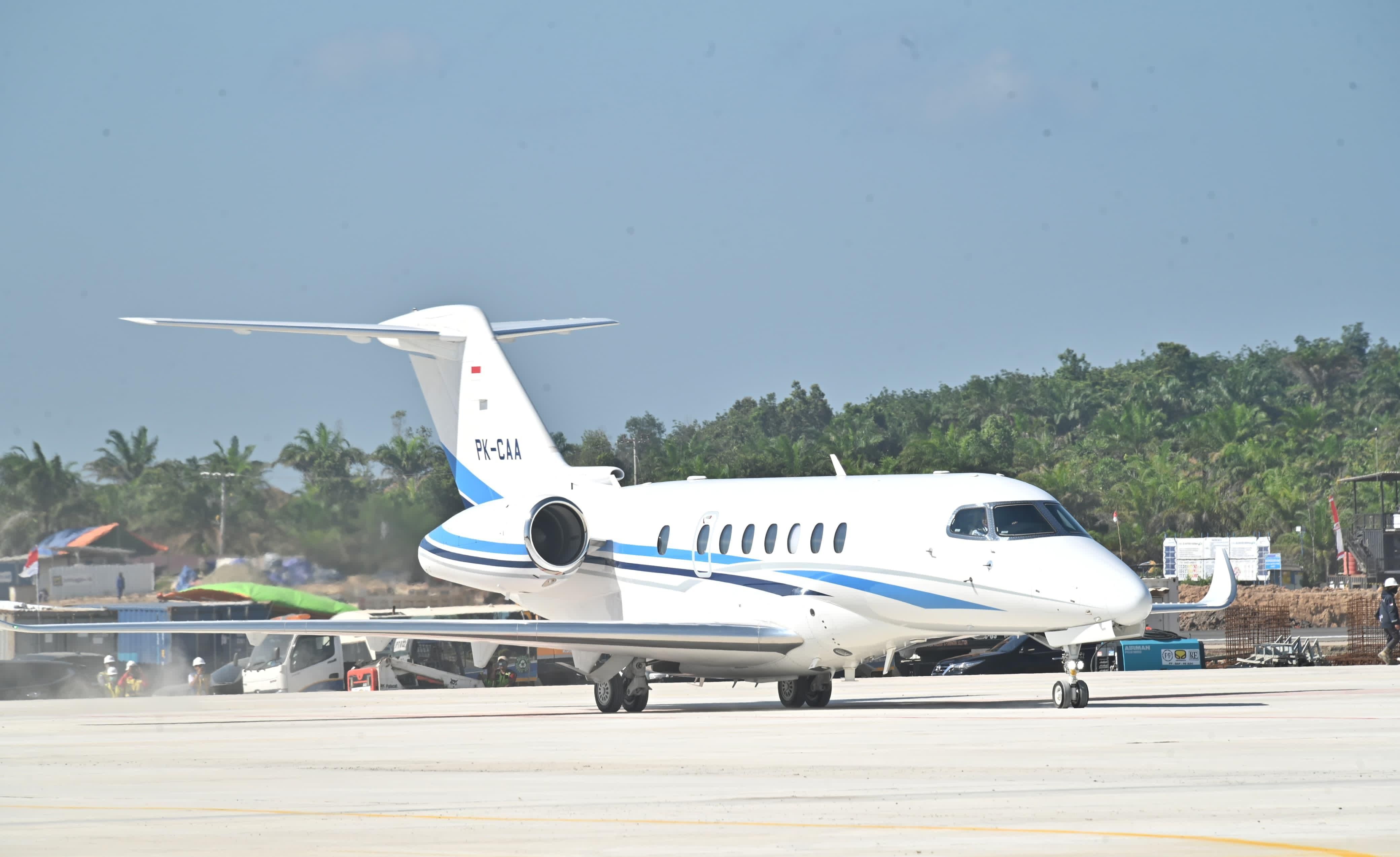 Pendaratan perdana pesawat jet berpenumpang di Bandara IKN, Kalimantan Timur, berlangsung mulus