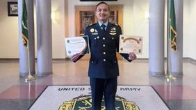 Prajurit TNI Angkatan Udara (AU) kembali menorehkan prestasi membanggakan di kancah internasional. Kapten POM Aulia Noprizal Syahputra berhasil meraih predikat Honor Graduate Student dengan nilai GPA 97,9 dalam pendidikan Military Police Captain Care