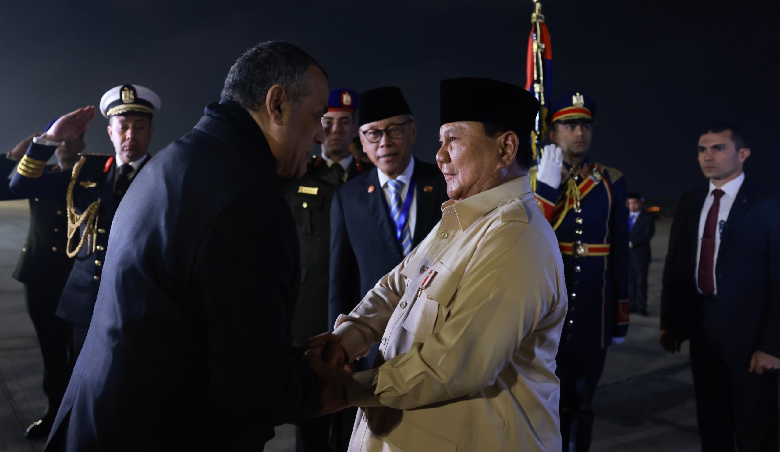 Prabowo Tiba di Kairo, Disambut Sejumlah Pejabat Tinggi Mesir dan Jajar Kehormatan <b>(Istimewa)</b>