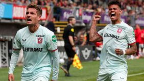 Klub yang diperkuat Mees Hilgers, FC Twente berhasil meraih kemenangan atas Sparta Rotterdam dengan skor 2-0 dalam lanjutan Eredivisie matchday ke 31 di Stadion Het Kasteel pada Minggu malam kemarin, 4 Mei 2025.