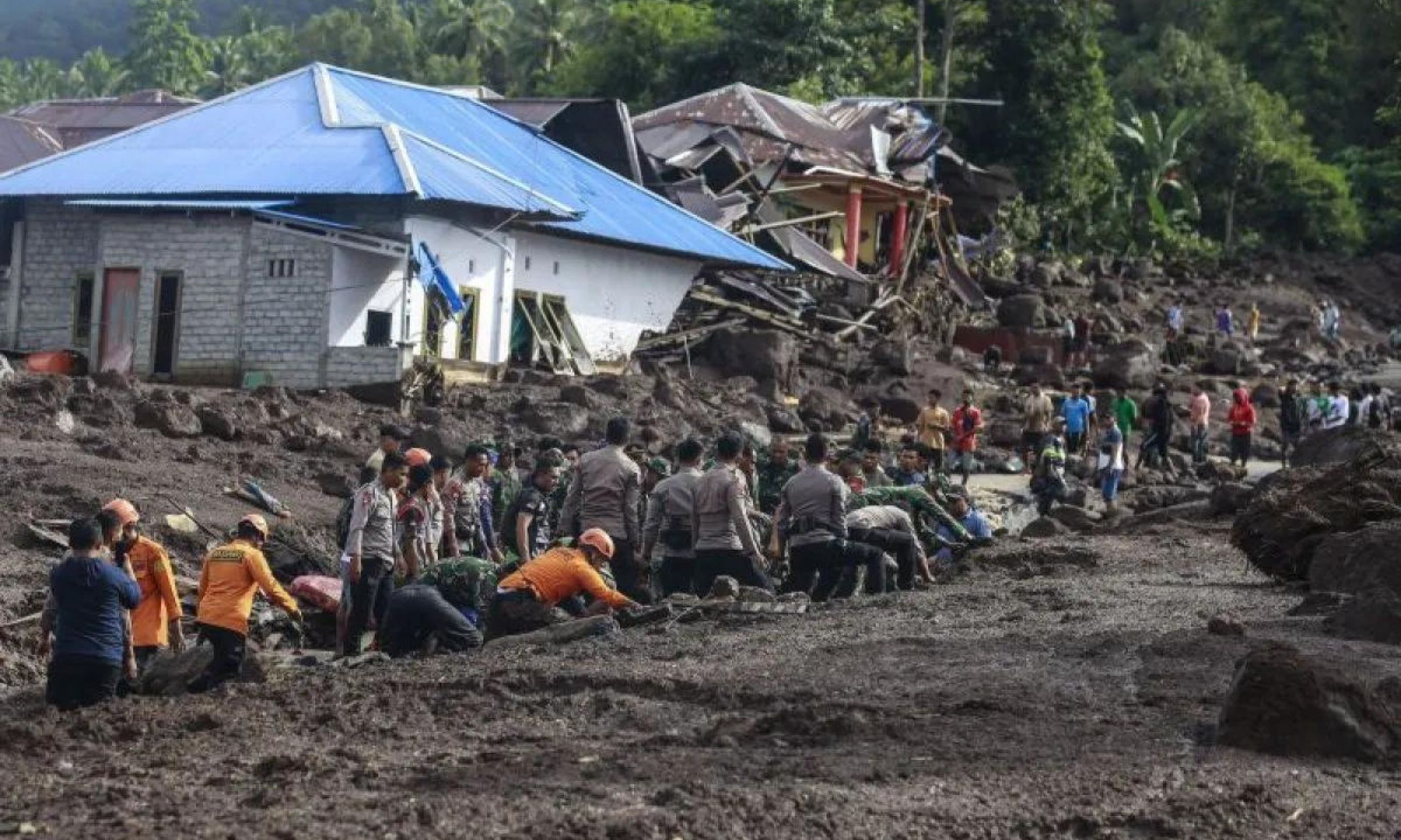 Banjir Bandang di Ternate <b>(ANTARA/Andri Saputra)</b>