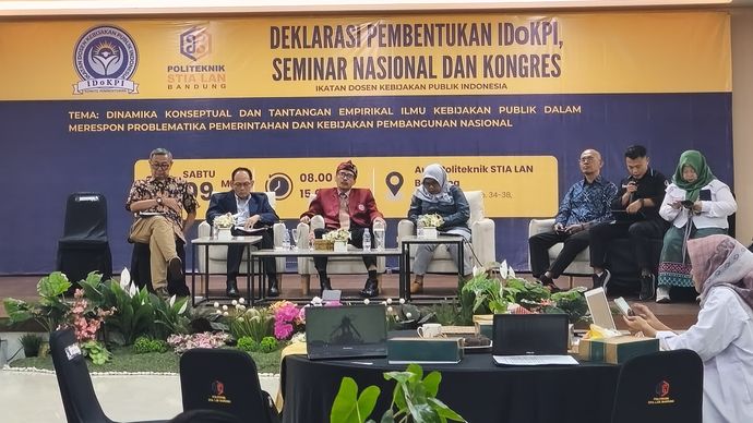 Dosen kebijakan publik dari berbagai perguruan tinggi di Indonesia mendeklarasikan berdirinya Ikatan Dosen Kebijakan Publik Indonesia (IDoKPI) dalam kegiatan seminar nasional dan kongres yang digelar di Politeknik STIA LAN Bandung.