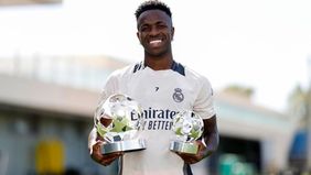 Bintang Real Madrid, Vinicius Junior diprediksi bakal meraih penghargaan Ballon d'Or atau pemain terbaik dunia tahun ini serta bakal mengakhiri era Lionel Messi dan Cristiano Ronaldo untuk pertama kalinya sejak 2003.