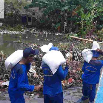 DKI Perbaiki Tanggul Roboh dan Longsor di Kemang Jaksel