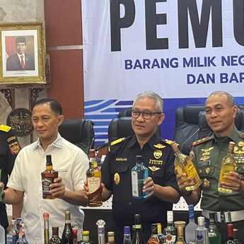 Bea Cukai Musnahkan Ribuan Botol Miras dan Jutaan Rokok Ilegal, Nilainya Capai Rp165 Miliar