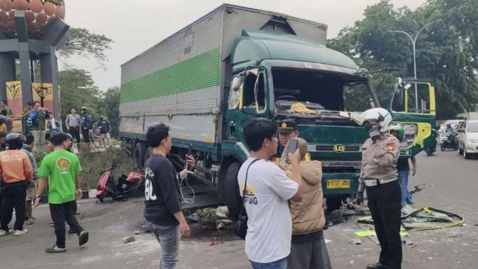 Kronologi Truk Kontainer Ugal-ugalan Tabrak Sejumlah Kendaraan di Tangerang