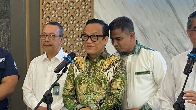 Wakil Menteri Ketenagakerjaan (Wamenaker) Immanuel Ebenezer Gerungan buka suara mengenai penundaan pengumuman Surat Edaran (SE) Tunjangan Hari Raya (THR) untuk pekerja.