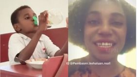Flora kakak dari bocah viral di Papua yang minum air dari botol bekas sabun cuci memberikan klarifikasi. Pasalnya banyak netizen yang merasa kasihan melihat bocah tersebut.