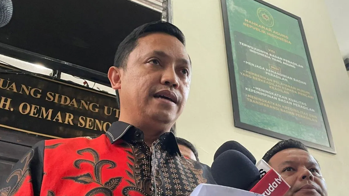 Kuasa hukum Sekretaris Jenderal DPP PDI Perjuangan Hasto Kristiyanto, Ronny Talapessy memberikan keterangan kepada wartawan, di PN Jakarta Selatan, Kamis (6/2/2025).