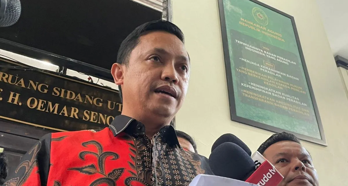 Kuasa hukum Sekretaris Jenderal DPP PDI Perjuangan Hasto Kristiyanto, Ronny Talapessy memberikan keterangan kepada wartawan, di PN Jakarta Selatan, Kamis (6/2/2025). <b>(Antara)</b>