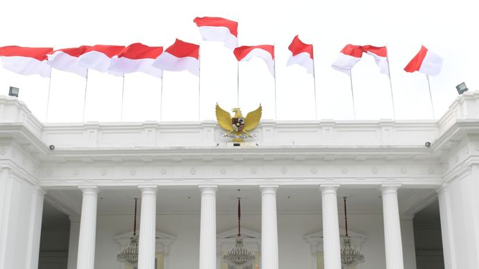 Kontingen Indonesia secara resmi dilepas oleh Presiden Republik Indonesia Joko Widodo di Istana Negara menuju Olimpiade 2024 Paris, Rabu (10/7). Kontingen Indonesia yang dikirimkan pada Olimpiade ke-33 sebanyak 12 cabang olahraga yaitu Bulu Tangkis, 